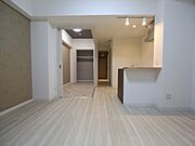 LDK12.4帖　洋室3.7帖　つなげても仕切っても使えます