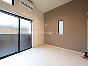 洋室6.4帖　ロフト6.5帖（収納にも寝室にも使えます）