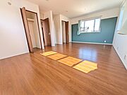 2階13帖の部屋は6.5帖づつに仕切り可能