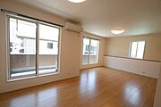 洋室5.3帖＋8.5帖