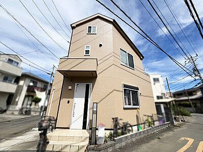 外観：◆角地のため日当たり良好♪◆太陽光設備完備！◆独立階段のロフトあり！