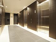高級感のある乗用エレベーターを複数機完備
