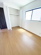 洋室 明るい洋室ではのんびりとお過ごしできます☆ 