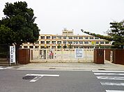 豊山町立豊山小学校（900m）