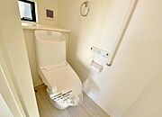 トイレ トイレには快適な温水洗浄便座付き 