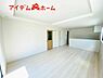 リビング/ダイニング：リビング 南向きのため明るい陽射しが射し込みます♪