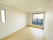 洋室 明るい洋室ではのんびりとお過ごしできます☆