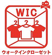スーツケースなど大きなものからバッグや帽子など小物類も保管できます。