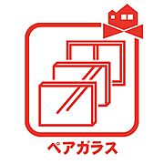 熱エネルギーの吸収・再放射率を低くするために、ガラスの表面に特殊なコーティング処理を施しています。