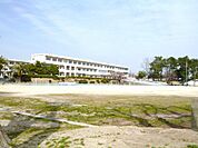 武豊町立武豊小学校（220m）