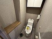 毎日使うトイレは落ち着きと清潔感のあるデザイン 