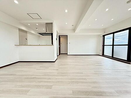 一日の長い時間を過ごすリビング。陽光の注ぐ明るい空間です