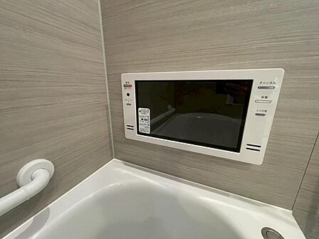 大好きな番組を見ながら一日の疲れを癒やす贅沢なバスタイム