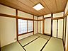 室内：客間や、お子様のお昼寝、寝室としてなどフレキシブルに使える和室です