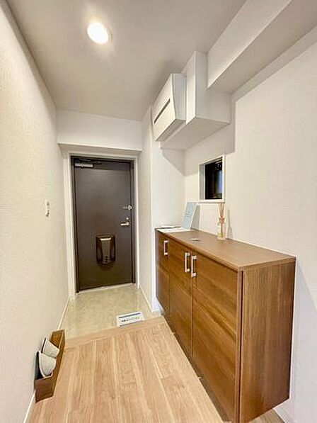 ご家族の「いってきます」「おかえり」を見守る、明るい玄関