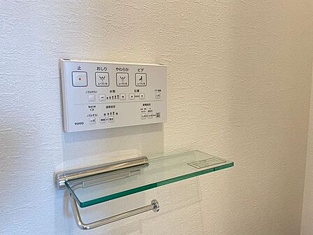 トイレはワンタッチ式の操作パネルです