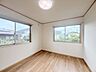 子供部屋：各部屋に収納スペースを確保し、自室に集約。共有スペースがすっきりと片付きます。