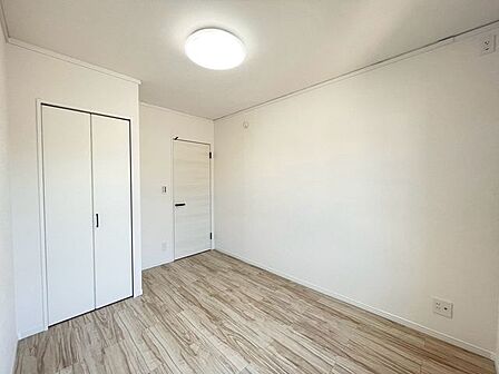 子供部屋にぴったりな洋室。明るい空間で成長を見守ります