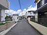 その他：前面道路は車通りが少なく、毎日の車の出し入れや、お子様の通行に安心です！