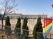 春日井市立牛山小学校（700m）