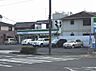 周辺：ファミリーマート 昭和安田通三丁目店（525m）