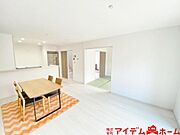 家族団らんの時間も増えそうな、ゆったりと寛げるLDKが魅力です♪