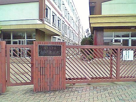 名古屋市立山田中学校(900m)