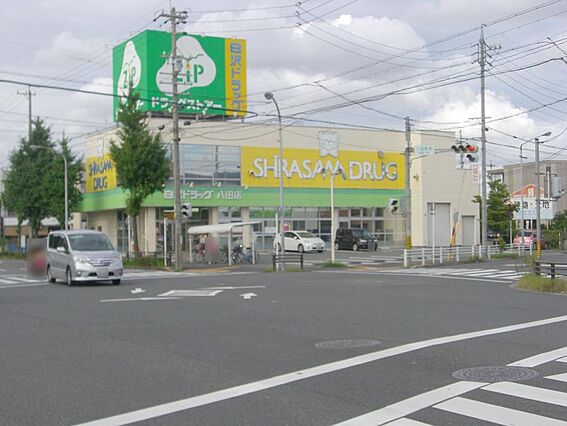 ココカラファイ...