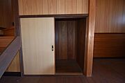 階段下に大型の収納あります。