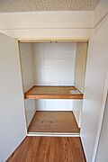たくさん入る収納付きです。