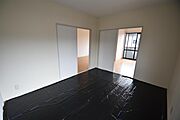 和室奥から。各居室に行けます。