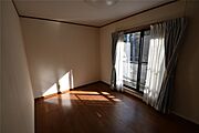 2階中央洋室