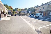 駐車場が広いので駐車しやすいです。