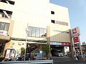 ショッピング施設「ユニクロまで580m」