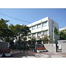 小学校「尼崎市立成文小学校まで984m」