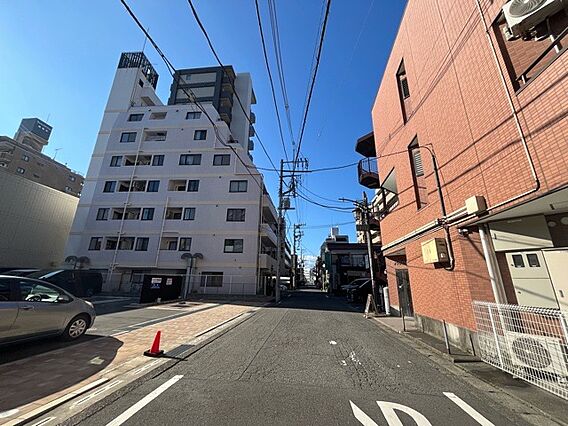 外観はマンショ...