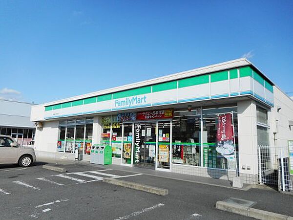 画像18:【コンビニエンスストア】ファミリーマート御坊湯川町財部店まで884ｍ