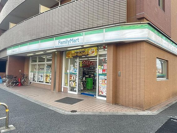 ファミリーマー...