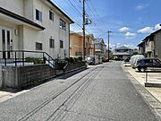前面道路　閑静な住宅地