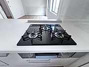 三口コンロなので一気に三品料理が作れます！効率の良い作業で家事楽々！