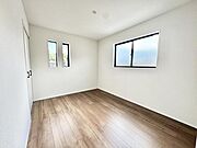 明るく、風通しの良い洋室は快適に過ごせます