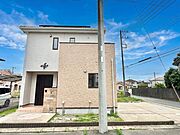 ライトカラーを基調としたあたたかみある外観です