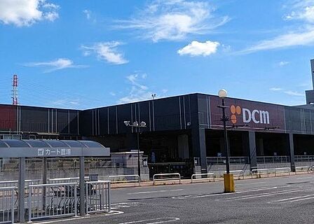 DCM成田店 徒歩41分。 3280m
