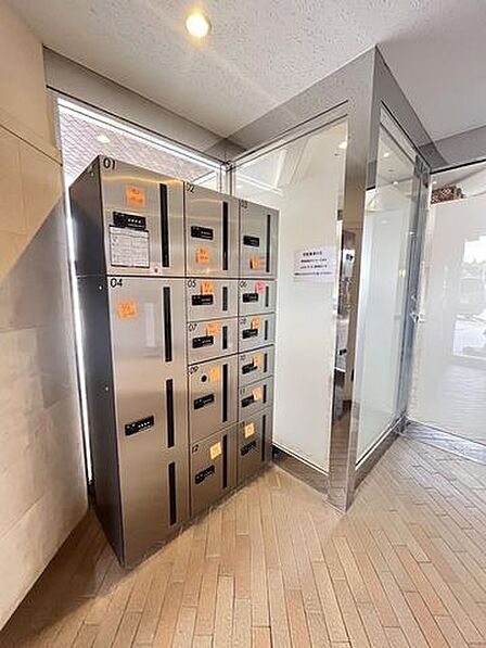 不在時も荷物を受け取れる便利な宅配ボックス付き