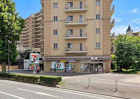 セブンイレブン印西牧の原店 徒歩12分。 930m