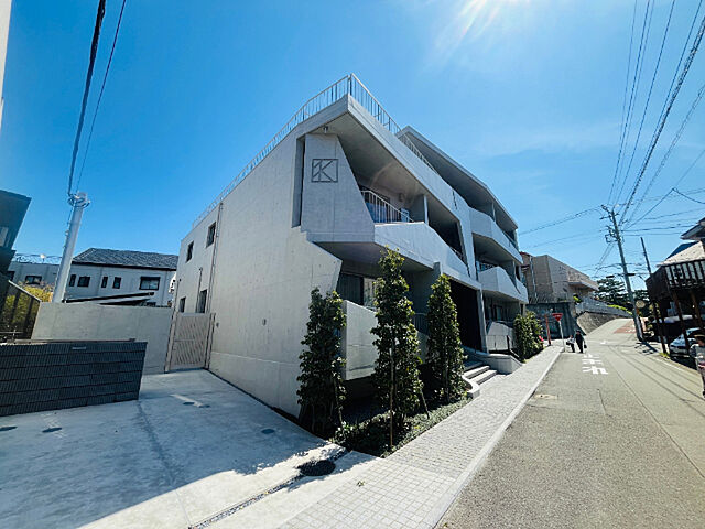 6 / 22