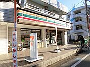 コンビニ「セブンイレブンまで320m」