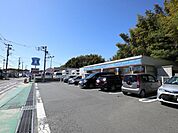 コンビニ「ローソン横浜都筑東方町店まで390m」
