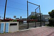 小学校「横浜市立都筑小学校まで330m」