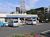 コンビニ「ローソン都筑茅ヶ崎南二丁目店まで79m」